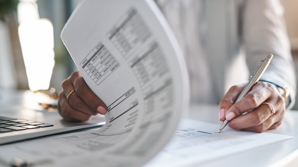 Documento fiscal antigo com carimbo de “prescrito”.